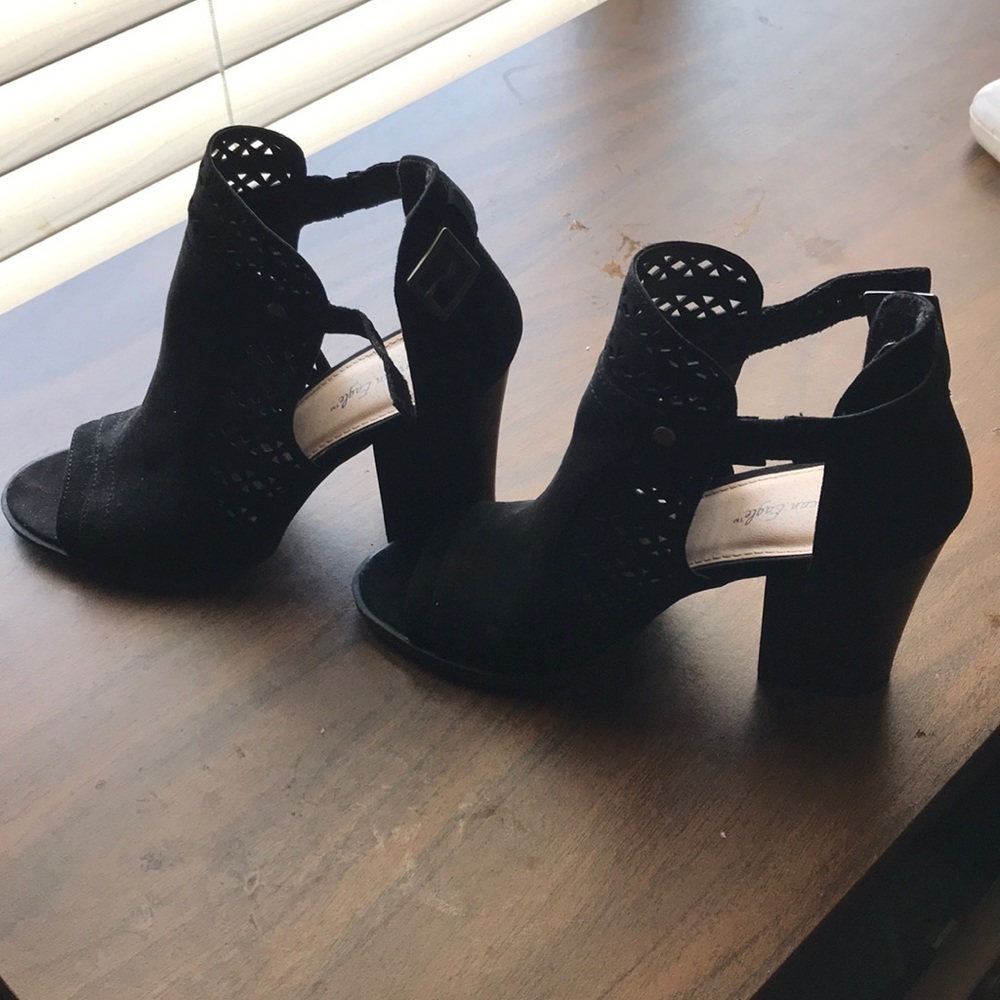 Black heeled boots